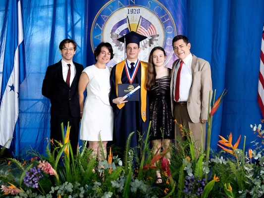 Raymond Cameron con su familia
