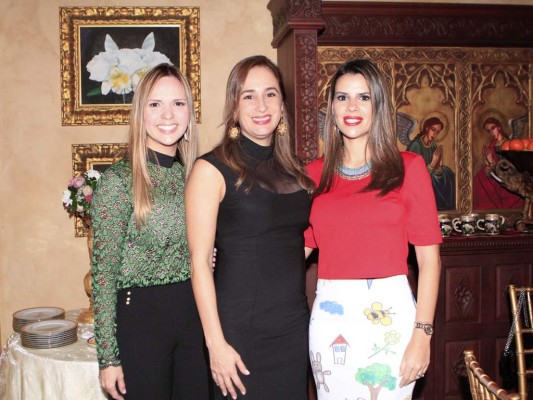Carolina Fernández, Giselle Córdoba y Kathia Chahín.