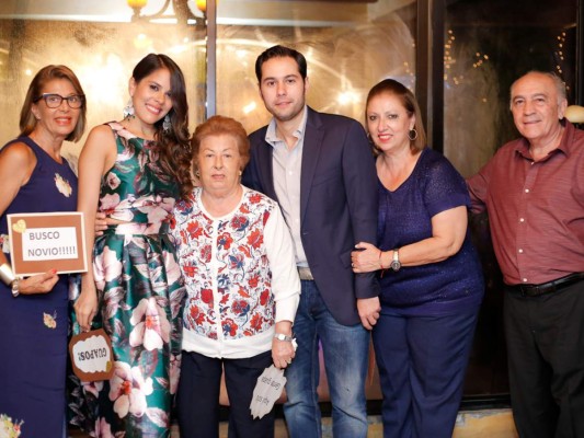 Fiesta catracha para Angelo Casco y María Fernanda Welchez
