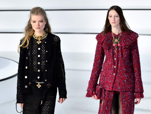Models present creations for Chanel during the Women's Fall-Winter 2020-2021 Ready-to-Wear collection fashion show in Paris, on March 3, 2020. (Photo by Christophe ARCHAMBAULT / AFP)