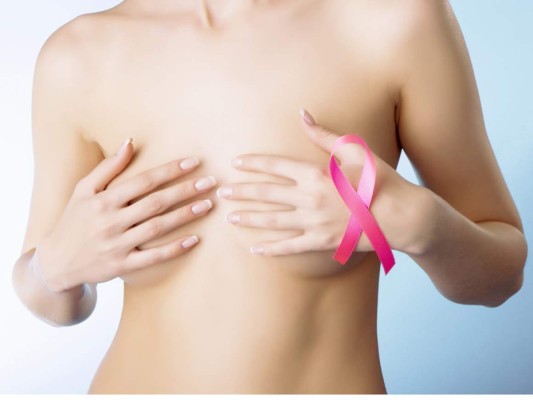 La autoexploración es una rutina aconsejable pero no ofrece indicios claros sobre un posible cáncer de mama según los expertos