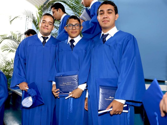 Entrega de títulos Macris School