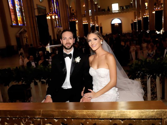 La boda de Ana Bueso Elvir y Óscar Kafati Chinchilla