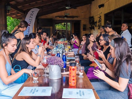 Un éxito el Ultra Yoga Brunch by Michelob Ultra y Estilo   