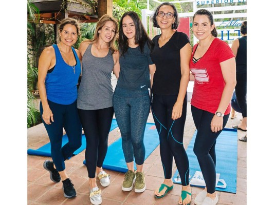 Un éxito el Ultra Yoga Brunch by Michelob Ultra y Estilo   