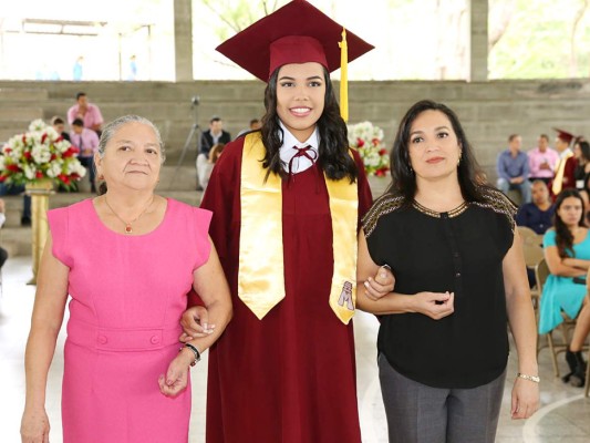 Entrega de títulos de Mayan School I parte