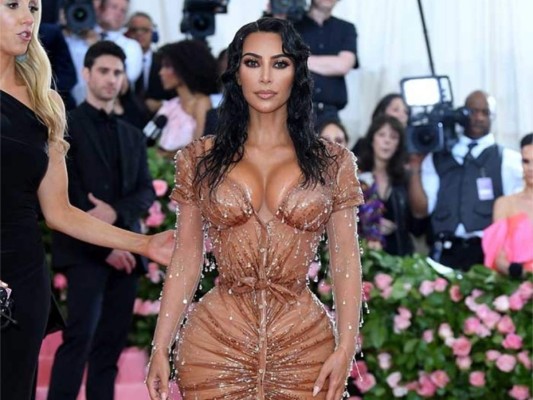 Kim Kardashian víctima de la moda y de su corsé del Met Gala 2019