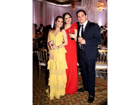 Valeria Godoy, Antonella Sikaffy y Gabriel Quiñónez