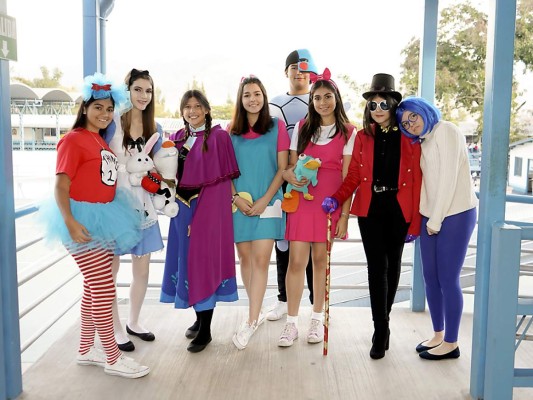 María Fernanda Colindres, Paola Caminals, Ana Paola Lizano, Patricia Paz, David Oyuela, Isabella Rivas, Ana Salgado y Andrea Martínez (Foto Irma Santos)