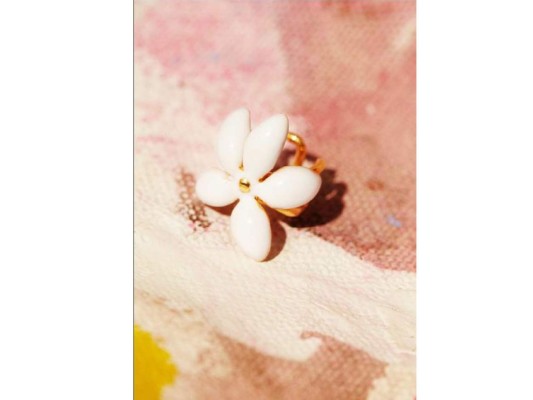 Falling Jasmine, el debut de CH Carolina Herrera en el mundo de la joyería