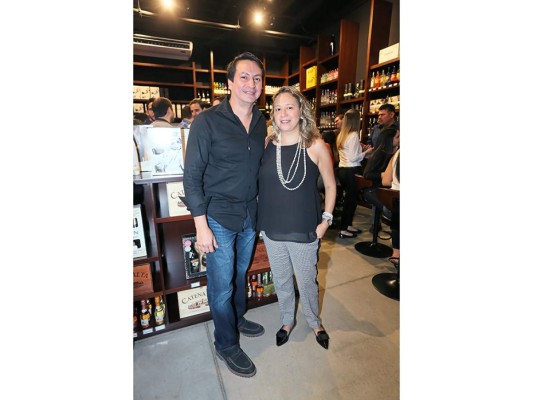 Tinto Fine Wine y Spirits apertura su tienda  