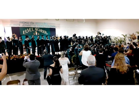 La culminación de la grad de la promoción Blanca Jeannette Kawas