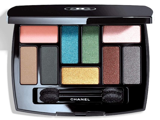 Miradas que enamoran. Les 9 Ombres es una paleta de la nueva colección de maquillaje de Chanel, colores ardientes y luminosos, verdes, amarillos, dorados, rojos y negros para un look volcánico.