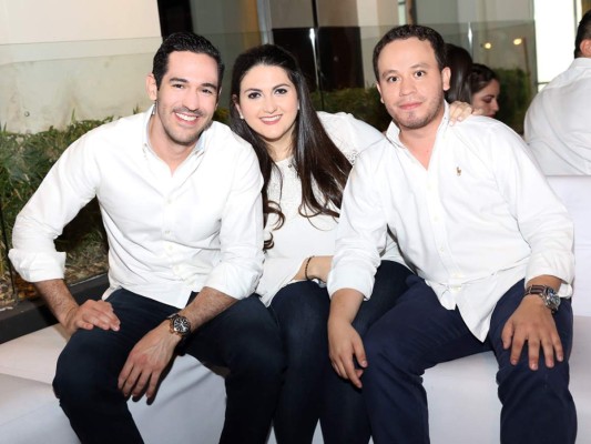 Roger Britoo, Tati Espinoza y Ricardo Rodríguez