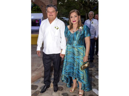 Romántica boda protagonizan Carlo Sierra y Melissa Figueroa   