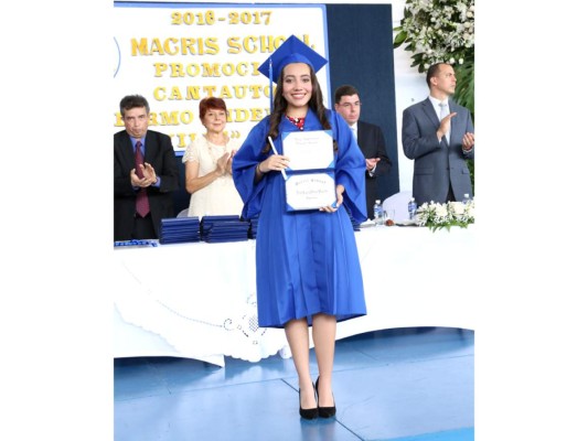 Entrega de títulos de la Macris School, generacion 2017