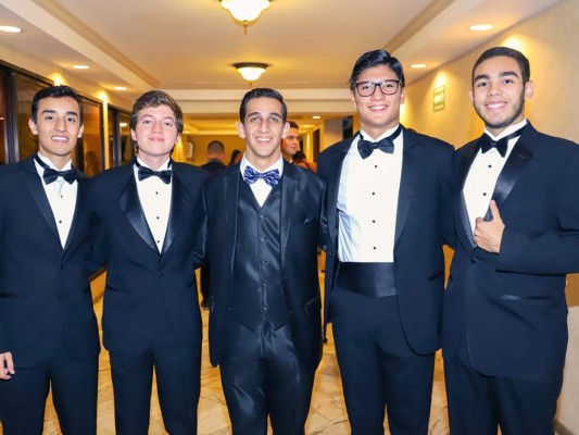 Luis Castro, Leonardo López, Sucry Bendeck, Mario Fiallos,Sixto Navarro y Mario Pineda