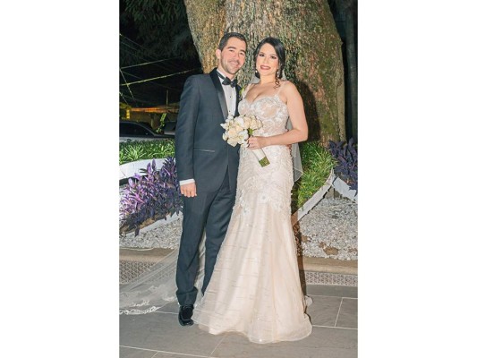 Los felices enamorados Juan Fernando Paz y Karen D´Franco.