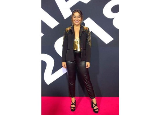 La Mafe Mendes, mejor conocida como la cejona de Youtube no se escapó de las críticas, ya que a sus seguidores no les gustó su vestimenta, sobre todo porque no parecía ser la talla correcta para la joven