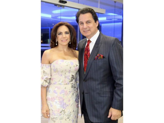 Sandra y Mario Canahuati.