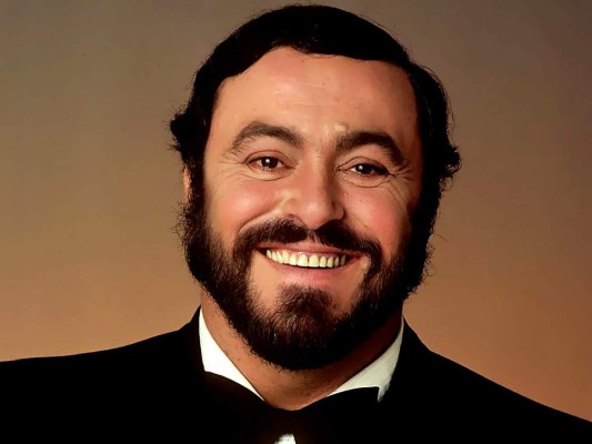 Luciano Pavarotti<br/>Fecha de nacimiento: 12 de octubre de 1935