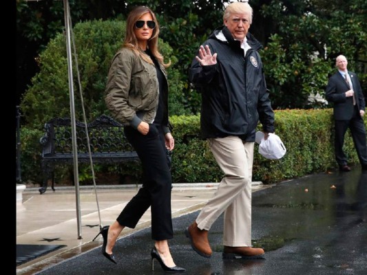 Tras la catástrofe que ha sufrido el estado de Texas, por el huracán Harvey, el presidente de los USA, Donald Trump, junto a la primera dama Melania, visitaron varios de los lugares que se han visto más afectados. Sin embargo, lo que llamó la atención fueron los stilettos de que llevó Melania durante la visita a área de gran devastación. Dicho acontecimiento dio mucho que hablar en la redes sociales y generó una cantidad de memes que hablan por si solos. A continuación te mostramos algunos memes tras la visita de la primera dama a Texas