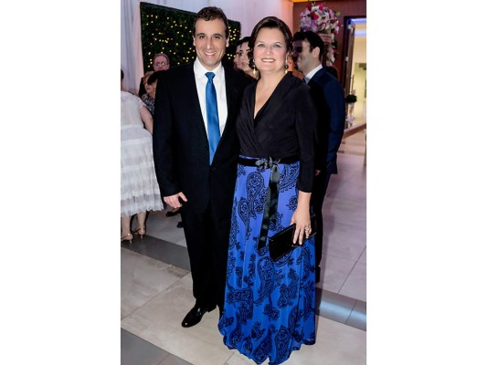 Fiesta nupcial para Joaquín Echeverrí y Adriana Hawit  