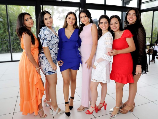 Francis Contreras, Alejandra Landa, Astrid Velásquez, Osiris Valladares, Valentina Centeno, Sofia Rodríguez y Stephany Mejía