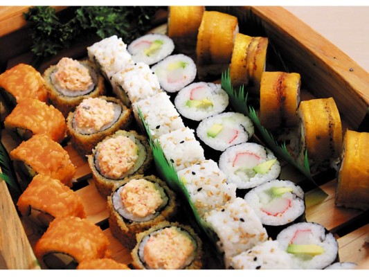 Si visitas Sushi Totemo no olvides pedir los Matzu, rollos de sushi, sashimi, roll Teka y roll Miami