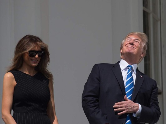 Así presenció Donald Trump el eclipse solar