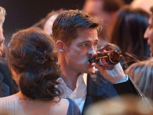 Brad Pitt habla de su paso por Alcohólicos Anónimos