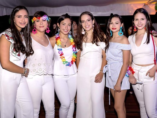 Fiesta al estilo hawaiano  