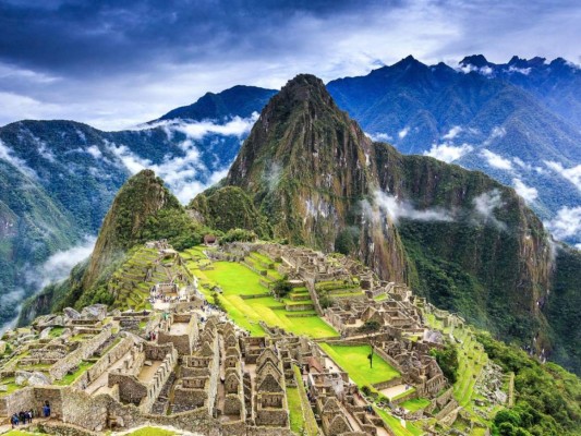 La antigua ciudad Inca en los Andes peruanos es un destino que ningún turista se quiere perder y cada año recibe a miles de visitantes y su exceso de turistas informales provocaron daños en los caminos, acumulación de basura y el surgimiento de múltiples sitios de acampada obligando a limitar a los visitantes