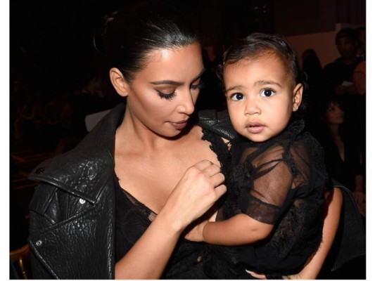 North West protagoniza su primera campaña junto a Kim Kardashian y Kris Jenner