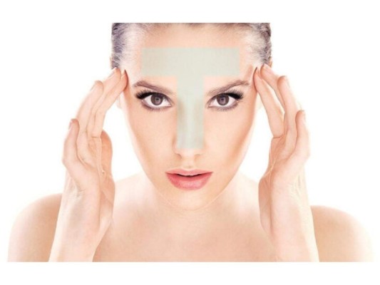 Piel mixta: Las personas con la piel mixta suele retener grasa en la frente, nariz y mentón, mientras el resto del rostro se mantiene completamente reseca.