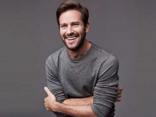 Fue el pasado 12 de enero que se filtraron conversaciones de Armie Hammer en las que se le acusaría de abuso y supuesto canibalismo. Los hechos expuestos a través de una cuenta de Instagram rompieron el internet con comentarios y teorías por parte de fans y personas que apenas se enteraban de la situación. A continuación, todo lo que debes conocer sobre el escándalo que ha conmovido a internet y a Hollywood.