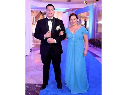 Los Seniors 2019 de la Del Campo International School despiden High School con una distinguida gala