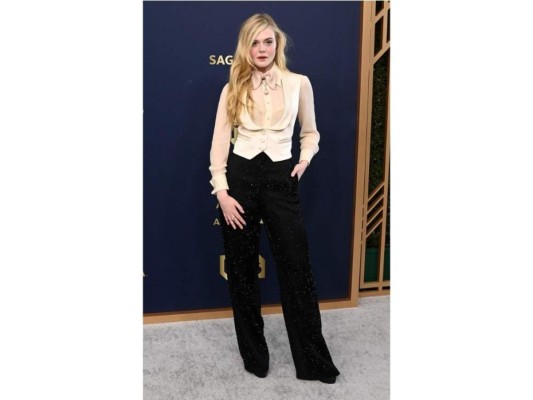 Elle Fanning vistiendo un total look de Dior