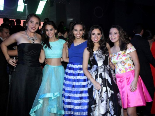 Daniela Benitez y Camile Hawit.