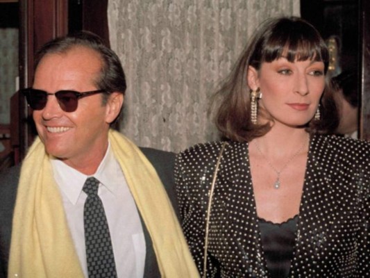 El amor tóxico de Anjelica Huston y Jack Nicholson ... llenos de rupturas, reconciliaciones e infidelidades, el típico amor tóxico de manual.