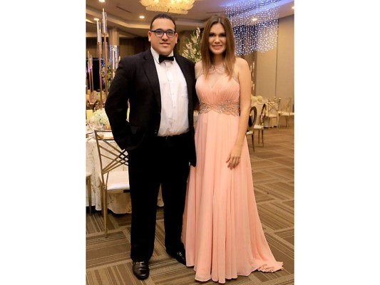 Bechir Bendeck y Lilian Pineda celebran boda religiosa