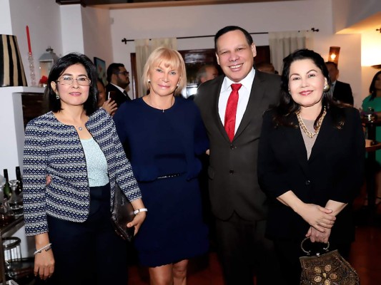 Marianne Cadario recibe la Orden Nacional de Mérito