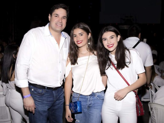 Roberto y Tricia Matute con Antonella Membreño.<br/>