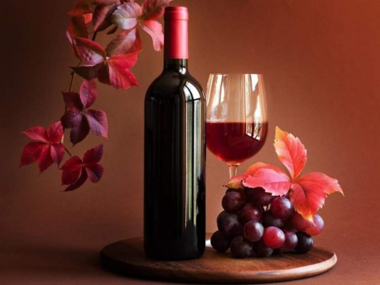 Consumir vino tinto podría reducir la gravedad del COVID-19