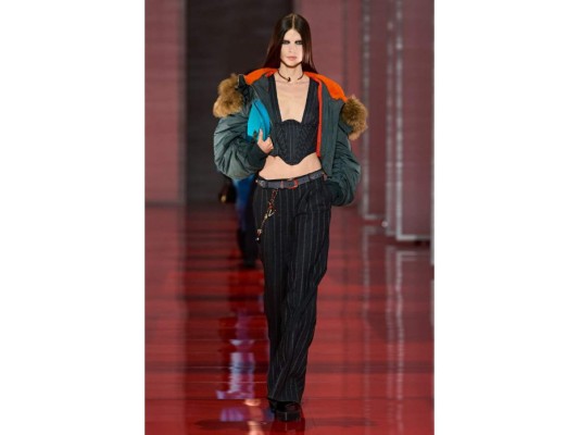 Versace presenta colección Otoño/Invierno 2022