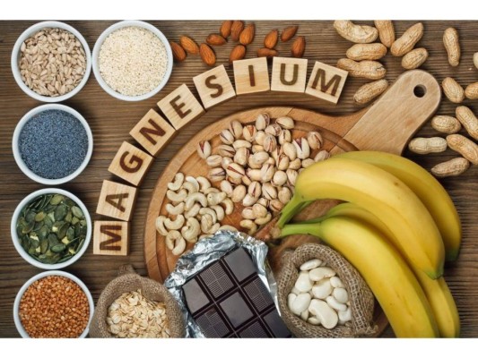 Alimentos con magnesio<br/> El magnesio es un mineral indispensable que cuenta con grandes propiedades relajantes musculares por lo que te ayudará a reducir el estrés y mejorar el humor. Procura aumentar más el consumo de vegetales, legumbres y frutos secos.<br/>