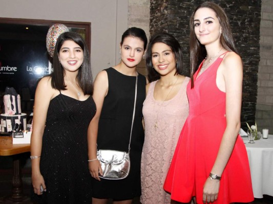 Fiesta para celebrar los 15 años de Paola Isaias