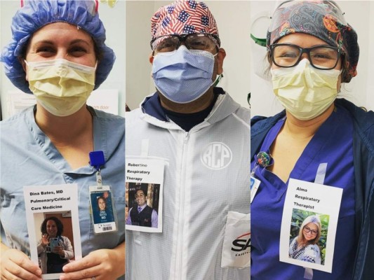 Médicos pegan fotos de ellos sonriendo en sus trajes de protección para alegrar a sus pacientes