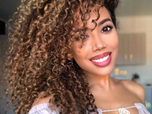 Jade Louise Ewen es una actriz británica de 33 años y tiene ascendencia jamaiquina.