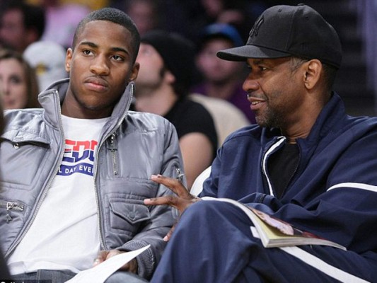 Denzel Wahington es padre de cuatro hijos sin embargo el más cercano y el mayor es John con el que comparte la afición por los deportes y también actuar